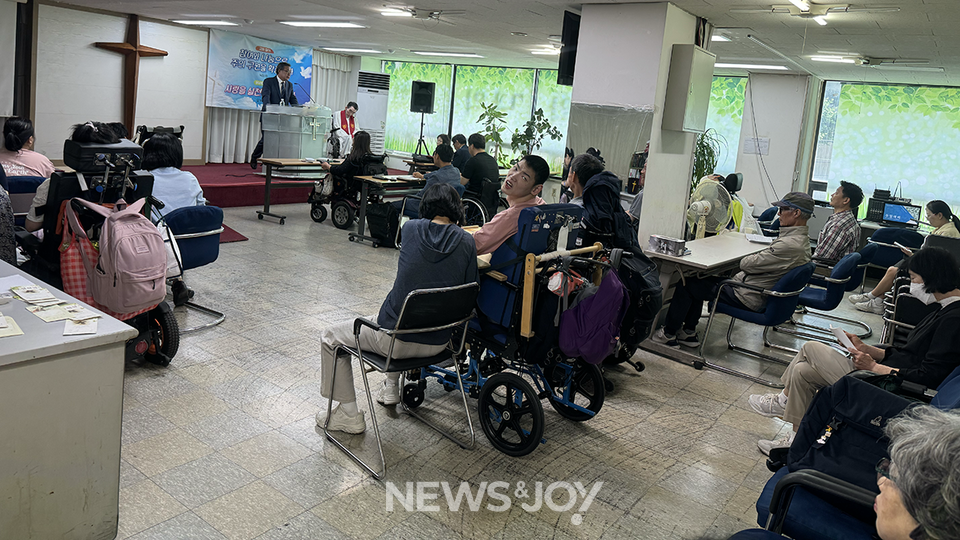 너와나의교회 주일예배. 뉴스앤조이 경소영