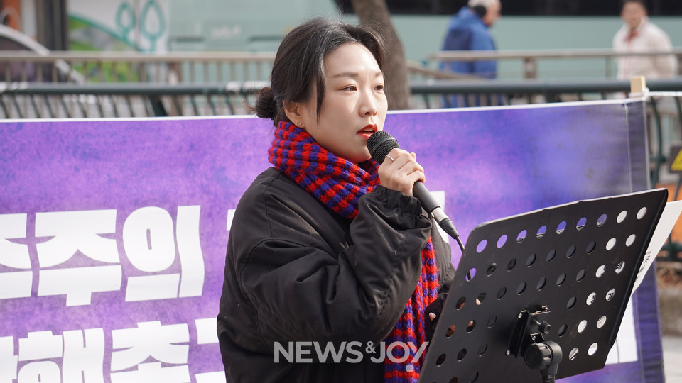 장예정 활동가가 마이크를 잡았다. 뉴스앤조이 엄태빈