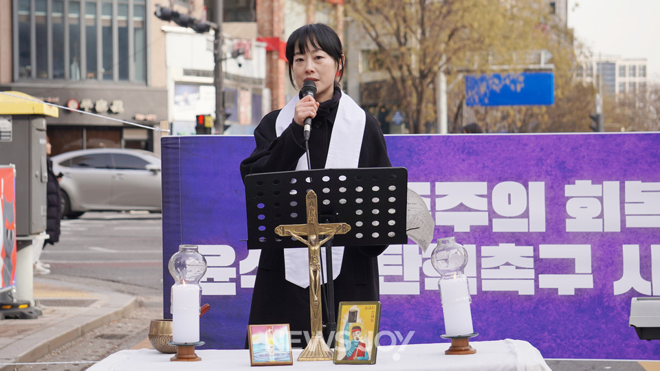 이민희 목사는 교회가 묵은 땅을 갈아엎는 일을 해야 한다고 했다. 뉴스앤조이 엄태빈