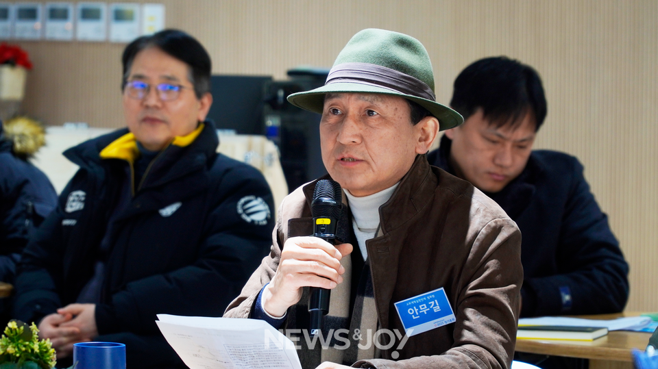 질의응답 시간에 한 참석자는 전광훈 목사를 비롯한 극우 세력을 제지할 수단이 없어 답답하다고 말했다. 뉴스앤조이 안디도