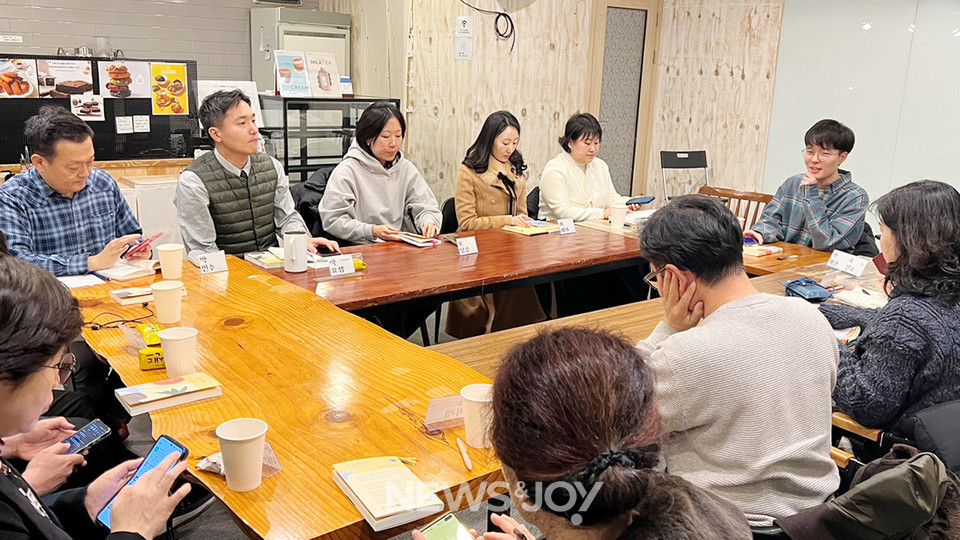 참가자 중에는 알츠하이머 환자 가족들이 많았습니다. 사진 제공 오인표