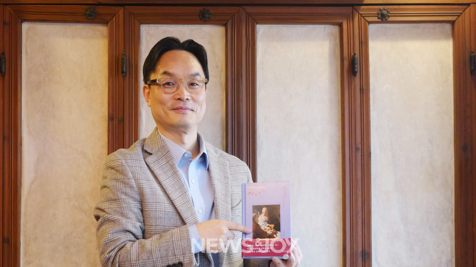 ＜뉴스앤조이＞는 2월 25일 김학철 교수를 만나 오늘날 성서를 천천히 읽는다는 것의 의미가 무엇인지 물었다. 뉴스앤조이 엄태빈