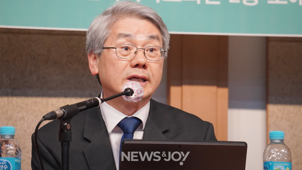 권수경 목사는 나라를 지키는 것이 교회의 1차적 과제가 아니라고 했다. 뉴스앤조이 엄태빈