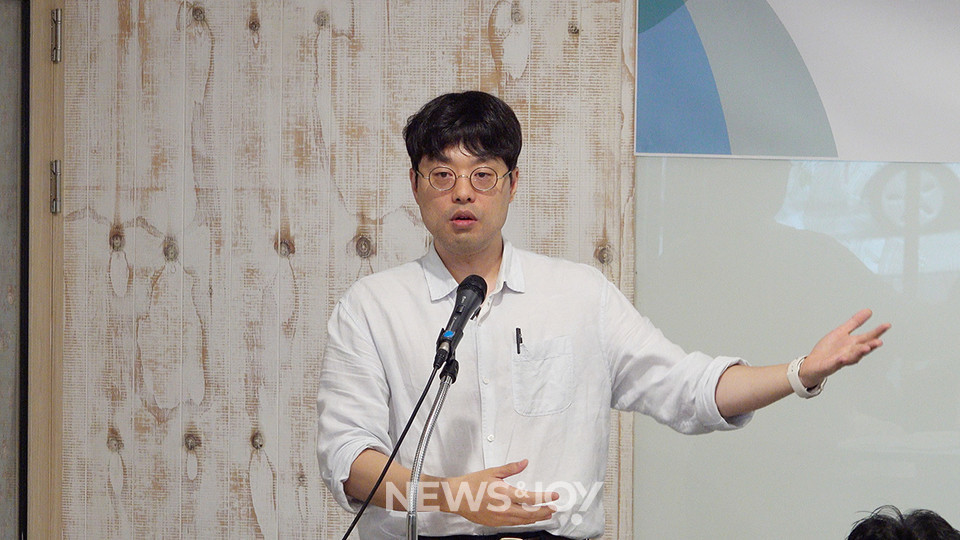 전남대 신우열 교수는 ＜뉴스앤조이＞가 저널리즘 역할과 함께 기독교 생태계에 필요한 지식을 생산해 왔다고 말했다. 뉴스앤조이 경소영