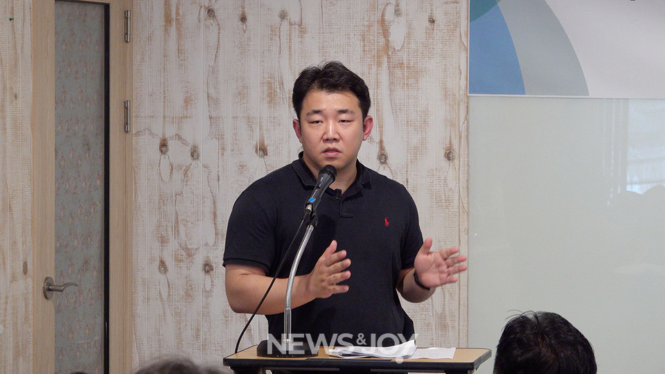 경향신문 전현진 기자는 ＜뉴스앤조이＞가 독립 언론으로서 다양한 실험을 해 나가길 바란다고 말했다. 뉴스앤조이 경소영