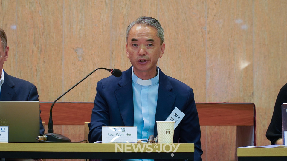 허원 목사는 북미 지역 극우주의의 역사를 설명하고 그들이 민주주의를 위협하고 있다고 비판했다. 뉴스앤조이 안디도