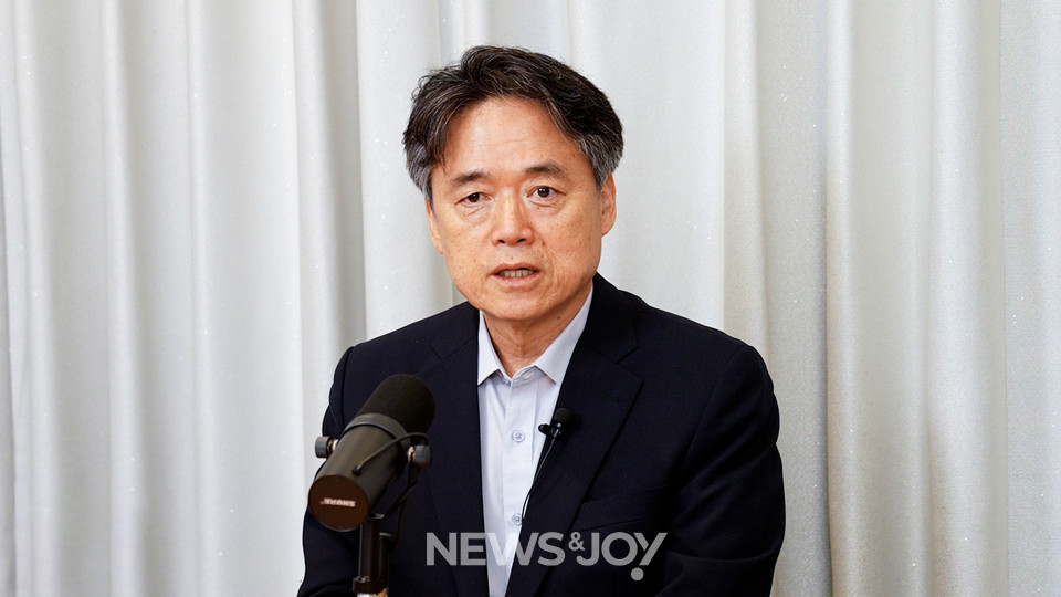 최승호 PD는 영화 '추적'이 4대강 재자연화에 이바지하길 바랐다. 뉴스앤조이 경소영