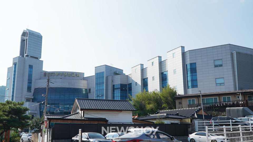 무주장로교회가 교단 헌법을 정면으로 무시하고 부자 세습을 시도하고 있다. 뉴스앤조이 엄태빈