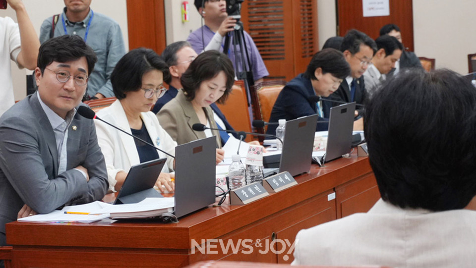 원민경 여성가족부장관 후보자는 9월 3일 인사청문회에서, 넥스트클럽 기관 수탁 과정과 운영 전반을 살피겠다고 말했다. 뉴스앤조이 나수진