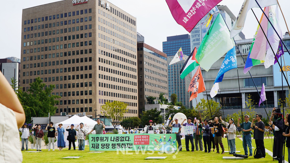 연합 예배 참석자들은 광화문에서 열린 '9·27 기후 정의 행진'에 동참했다. 뉴스앤조이 엄태빈