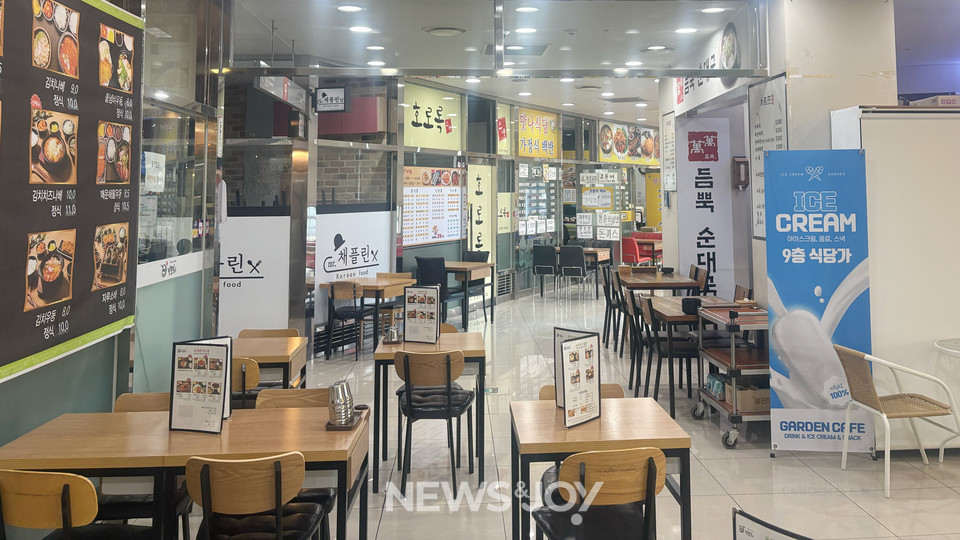 새로운교회가 입주할 공간 바로 아래인 9층 식당가. 식당을 운영하는 상인 중 일부는 매출 상승을 기대하지 않고 있었다. 뉴스앤조이 안디도