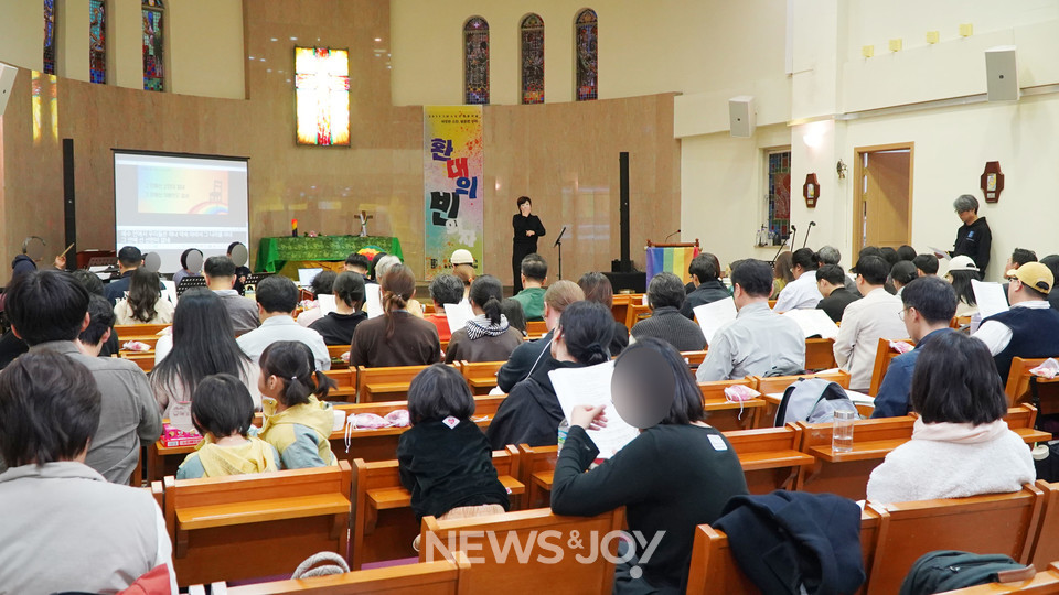 가족 단위의 참여자가 많았다. 뉴스앤조이 엄태빈