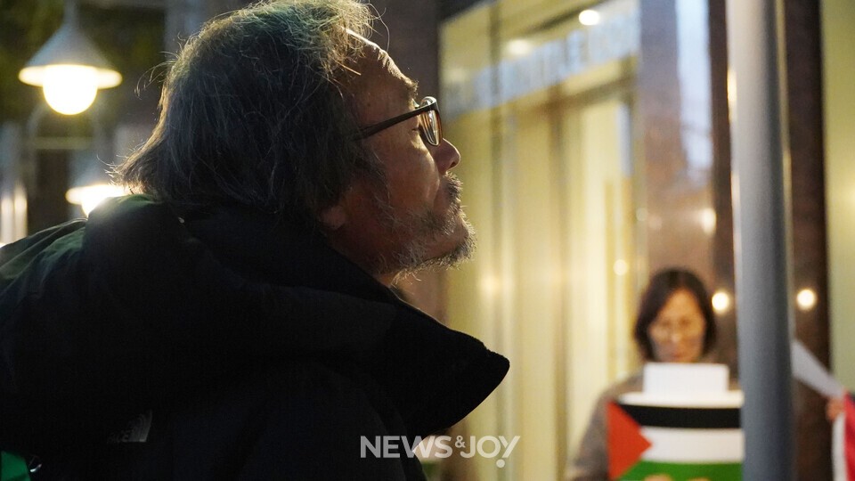 팔레스타인의 평화를 위한 그의 기도는 길고 뜨거웠다. 뉴스앤조이 엄태빈