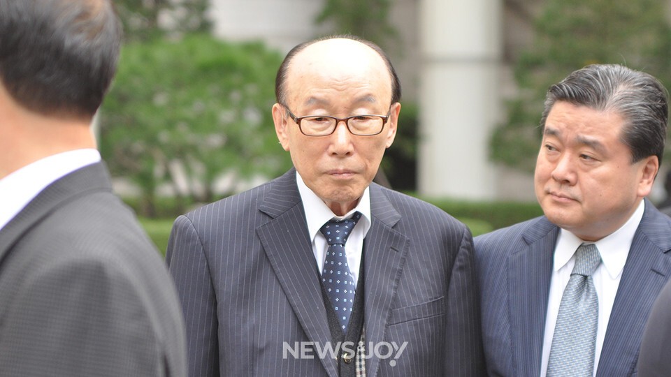   고 조용기 목사는 배임죄로 처벌받은 대표적 대형 교회 목사다. 뉴스앤조이 이용필