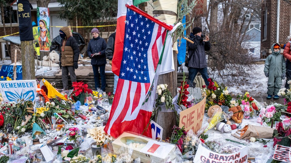 르네 니콜 굿 사망 이후 미니애폴리스에는 추모 공간이 마련됐다. 사진 출처 Flickr, Sharon Mollerus