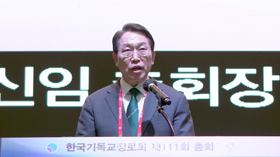 기장 111회기 총회장에 취임한 김종희 목사는 교단의 영적 야성을 회복하고, 목회자들의 생계 문제를 해결하는 데 주안점을 두겠다고 말했다. 뉴스앤조이 최승현