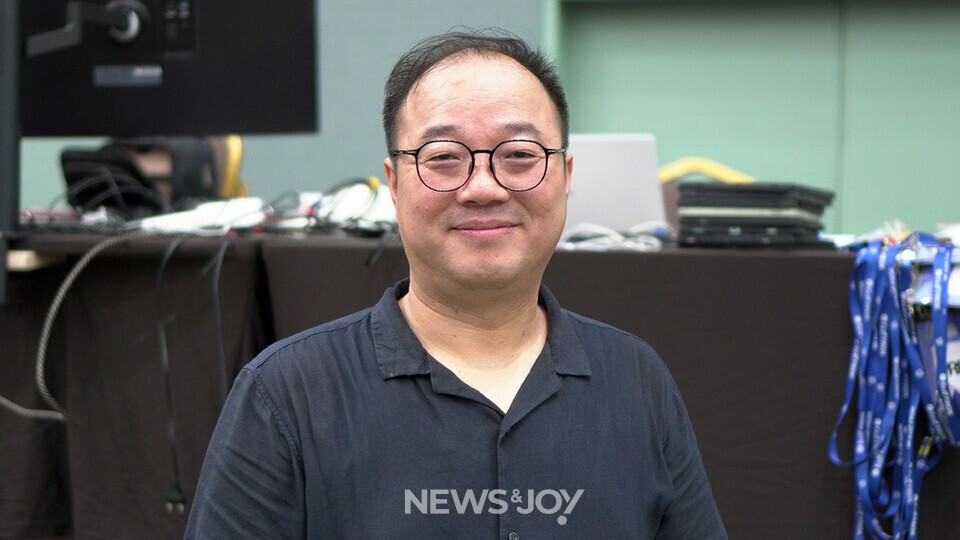 총회 AI디지털선교부장 박봉환 목사. 전자투표 시스템과 회의록 시스템을 개발했다. 만반의 준비를 하고 총회에 임했지만, 현장에서 그때그때 요구하는 기능을 추가하느라 3일 내내 제대로 쉬지 못했다. 뉴스앤조이 최승현