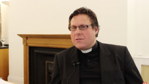 [팩트체크] 영국엔 평등법으로 징계받은 목사가 있다?