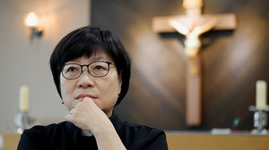 여성은 신대원 입학도 안 받아 주던 시절, '쌈닭처럼' 여성 사제가 되다