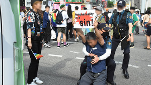 [퀴어 문화 축제 방해 잔혹사] ③ 도 넘은 방해로 처벌받은 개신교인들