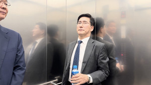 현종남 목사, 감리회 재판 출석…거취 질문엔 묵묵부답