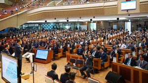 파고다공원 같은 총회와 신학교…과도한 성비 불균형은 기괴하다