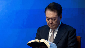 죄인을 끌어내렸다고 해서 의인의 시대가 저절로 오지 않는다