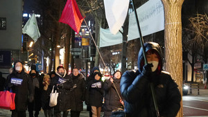 깃발 들고 나온 거리로 나온 '보수 청년'…"내란에 침묵하는 한국교회 부끄럽다"