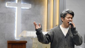 [교회도 마을도 저문다] ⑧ 세상 제일 좋은 교회 아니어도, 당신 위해 유일하게 기도해 주는