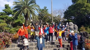 [교회도 마을도 저문다] ⑪ 목사 아닌 아들로 10년째 할매들과 부대끼며 사는