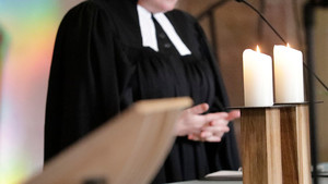 남성들이 총회에서 희희낙락거릴 동안 여성은 주방 봉사…이것이 성경적인가