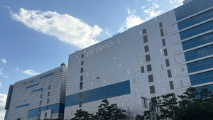 쇼핑몰 들어오는 대형 교회…상인들은 기대 반 우려 반